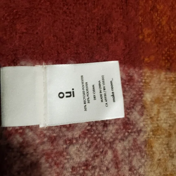 OUI Checkered Throw 50"x60" - Picture 3 of 5